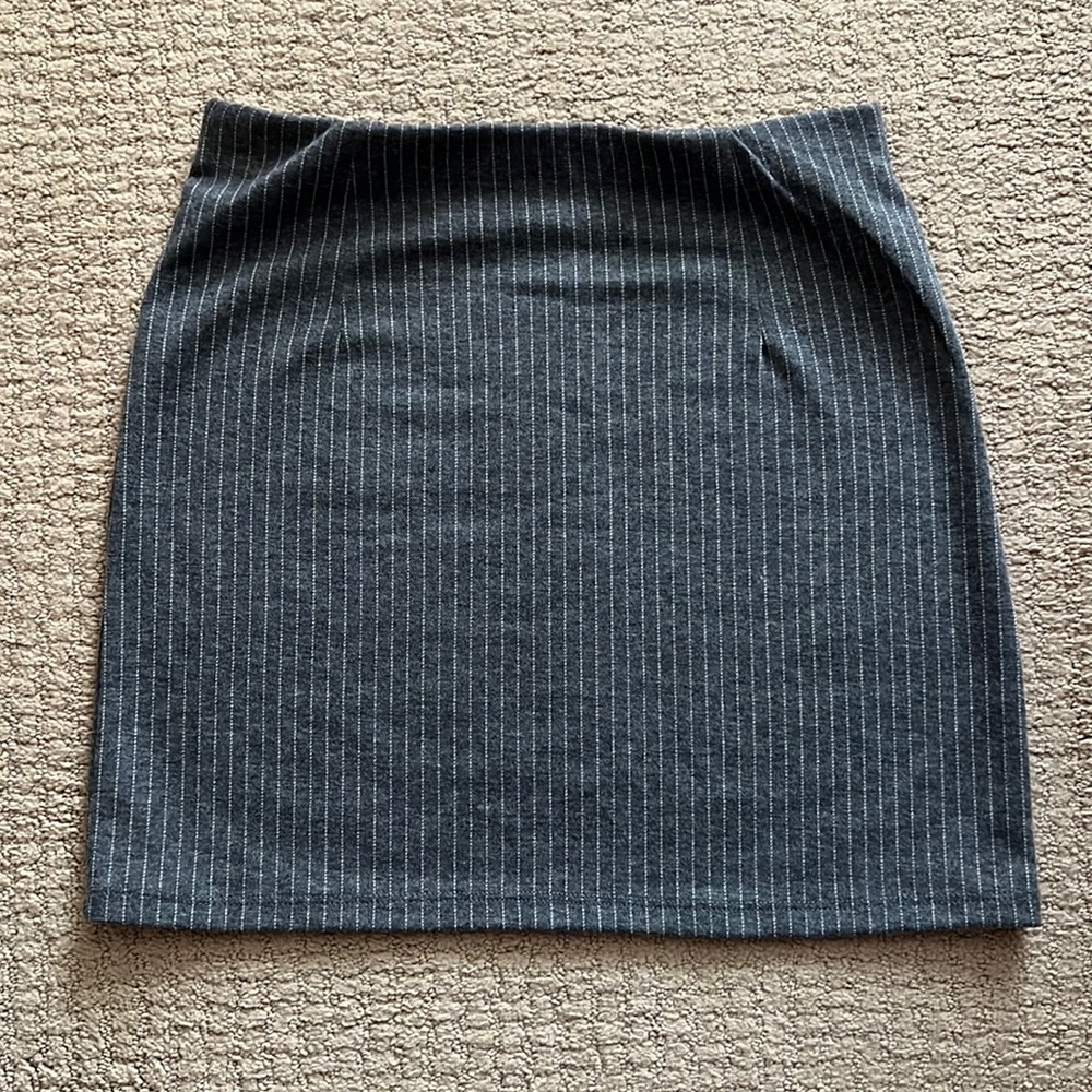 Gray striped mini skirt